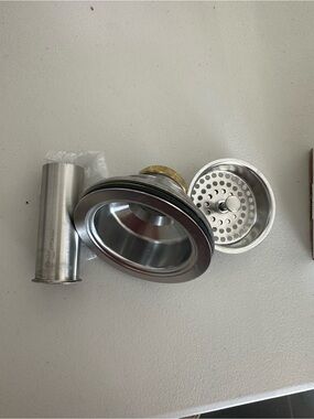 NWT Kohler Stainless Steel Kitchen Sink Strainer and Basket Stopper - Silver